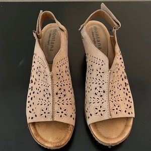 Women’s 8.5 light brown wedges